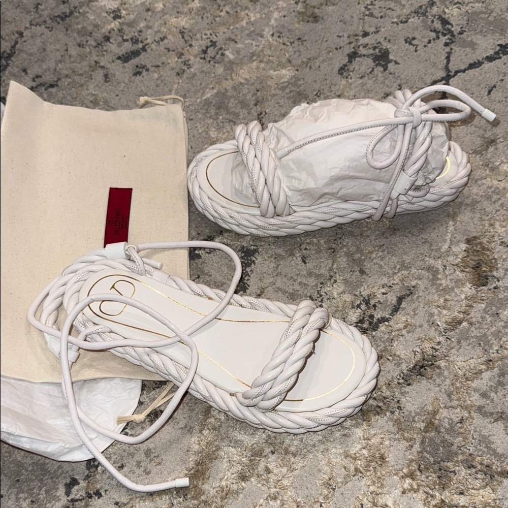 VALENTINO GARAVANI
The Rope woven leather sandals
